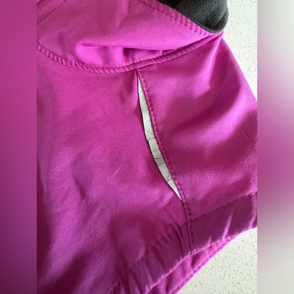 New Balance Lightweight Hot Pink Running Vest - Picture 5 of 12